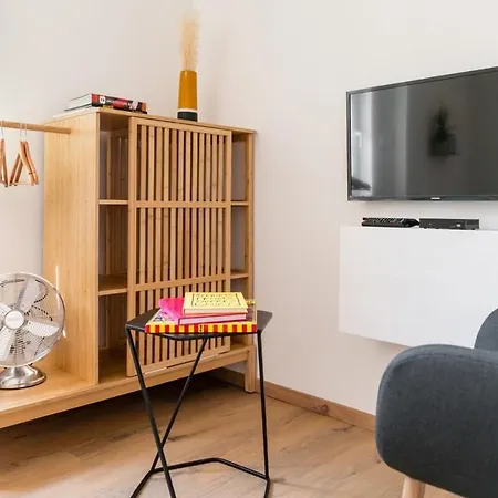 Cozy Quiet And Bright - Part Dieu Daire *