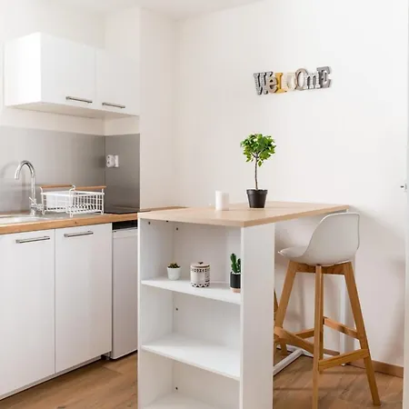 Cozy And Elegant Bellecombe District 6th Apartment *